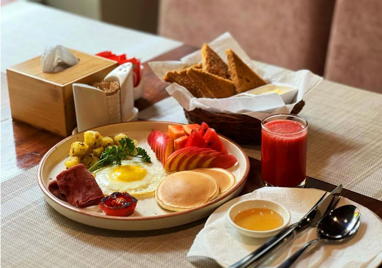 Hotel Highlander, Thamel Катманду Екстериор снимка